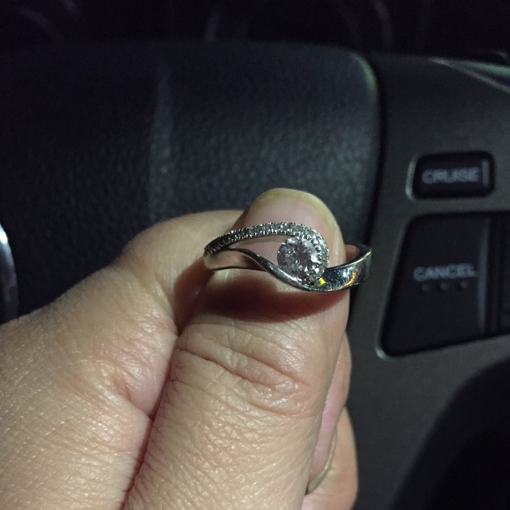 10k wg 1/2cttdw.Center diamond is 1/3 caret.No doc